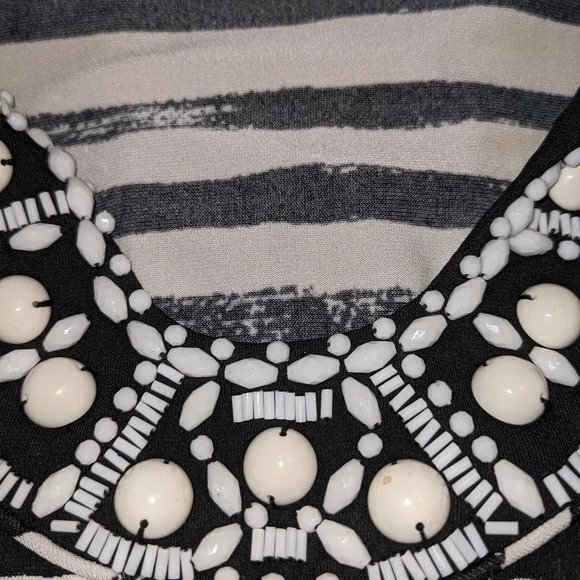 BCBGMAXAZRIA Tunic Top 3/4 Sleeve Striped Beaded Neckline Women's Medium‎ - Picture 2 of 5